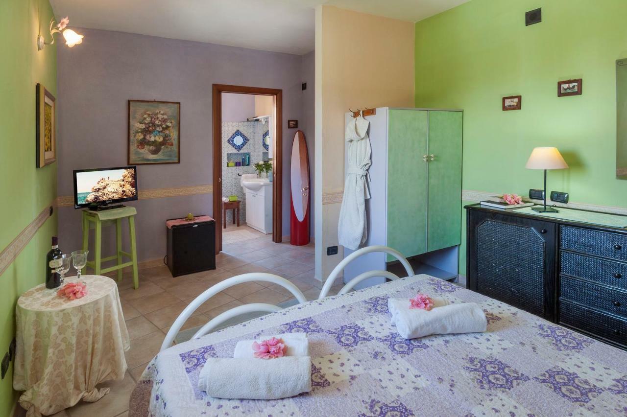 Le Quattro Mura Bed & Breakfast Pula Exterior photo